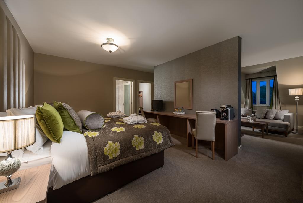 Breaffy House Hotel And Spa คาสเซิลบาร์ ภายนอก รูปภาพ